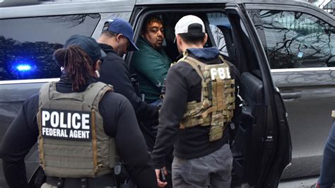 Democrats fight to prevent deportation of&nbsp;criminals.